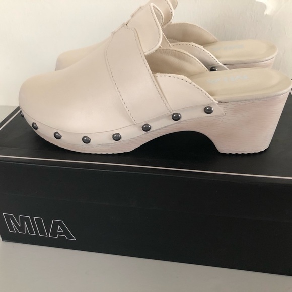 Womens MIA Slip On Clogs Size 8 M Lightweight Bone Color Faux Wood Sole New - Picture 3 of 12